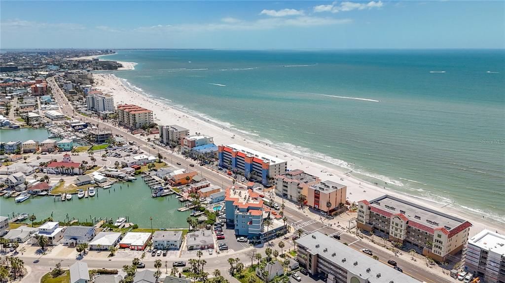 出租: $10,000 (3 贝兹, 3 浴室, 1930 平方英尺)