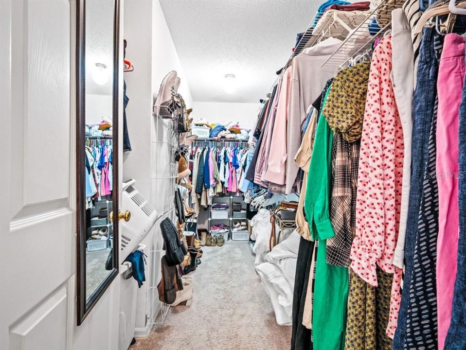 Active With Contract: $410,000 (2 beds, 2 baths, 2569 Square Feet)