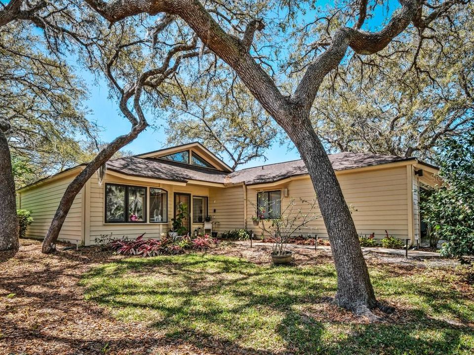 Active With Contract: $410,000 (2 beds, 2 baths, 2569 Square Feet)