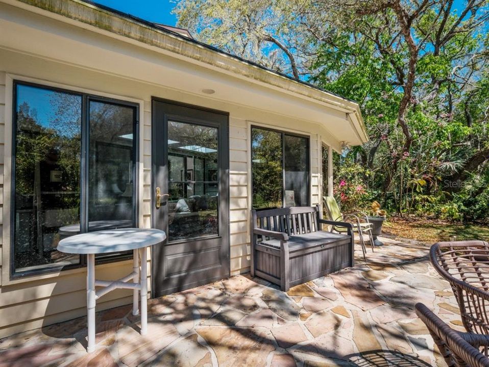 Active With Contract: $410,000 (2 beds, 2 baths, 2569 Square Feet)