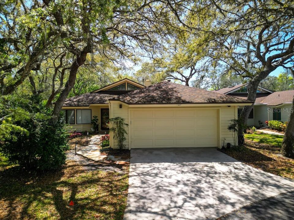 Active With Contract: $410,000 (2 beds, 2 baths, 2569 Square Feet)