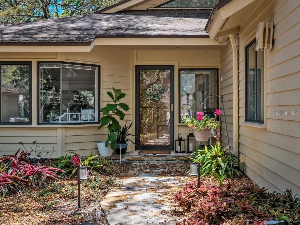 Active With Contract: $410,000 (2 beds, 2 baths, 2569 Square Feet)