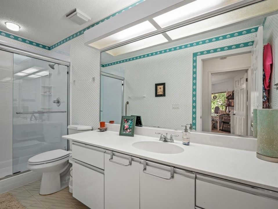 Active With Contract: $410,000 (2 beds, 2 baths, 2569 Square Feet)