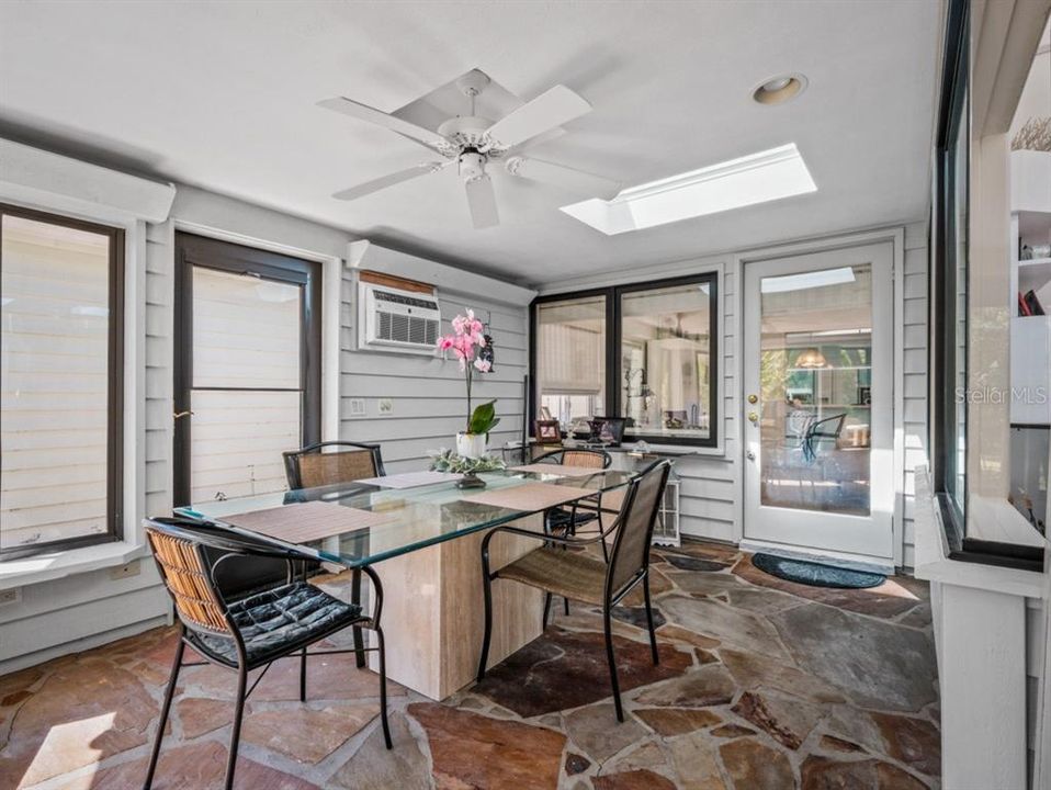 Active With Contract: $410,000 (2 beds, 2 baths, 2569 Square Feet)