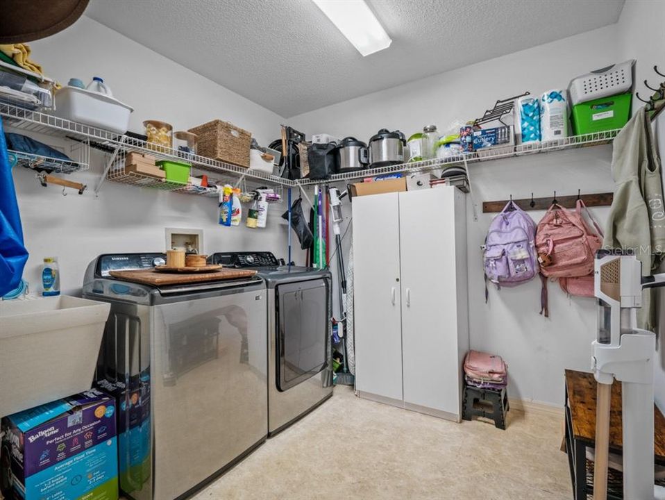 Active With Contract: $410,000 (2 beds, 2 baths, 2569 Square Feet)