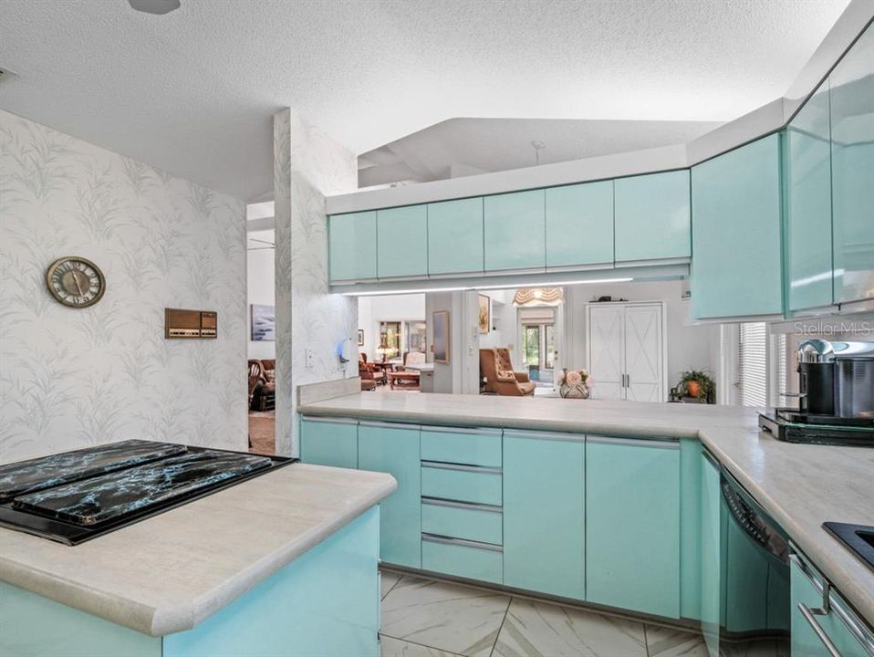 Active With Contract: $410,000 (2 beds, 2 baths, 2569 Square Feet)