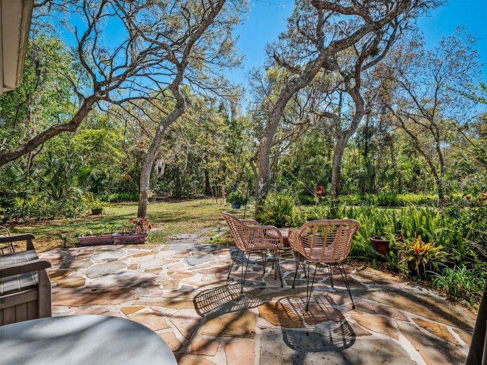 Active With Contract: $410,000 (2 beds, 2 baths, 2569 Square Feet)