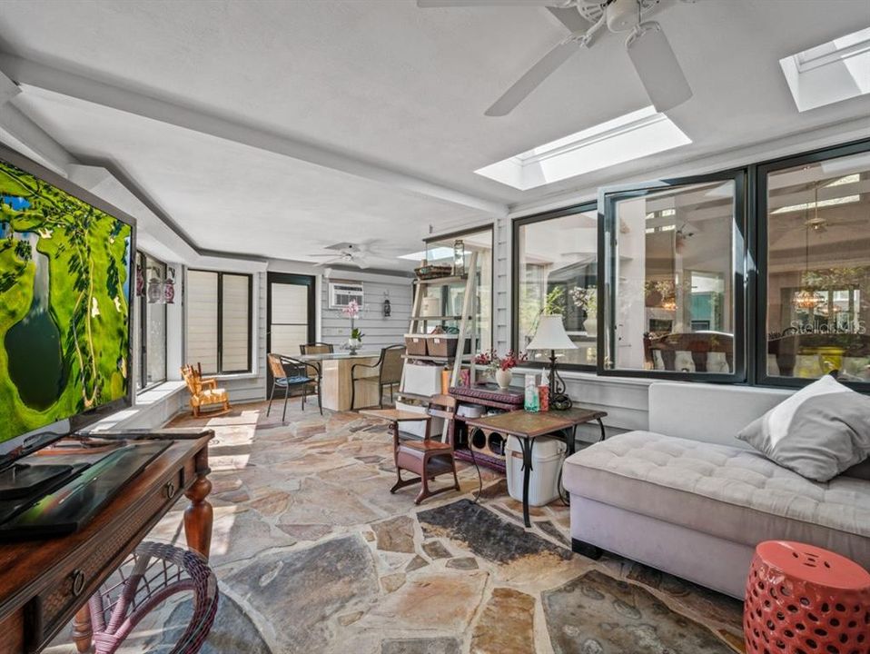 Active With Contract: $410,000 (2 beds, 2 baths, 2569 Square Feet)