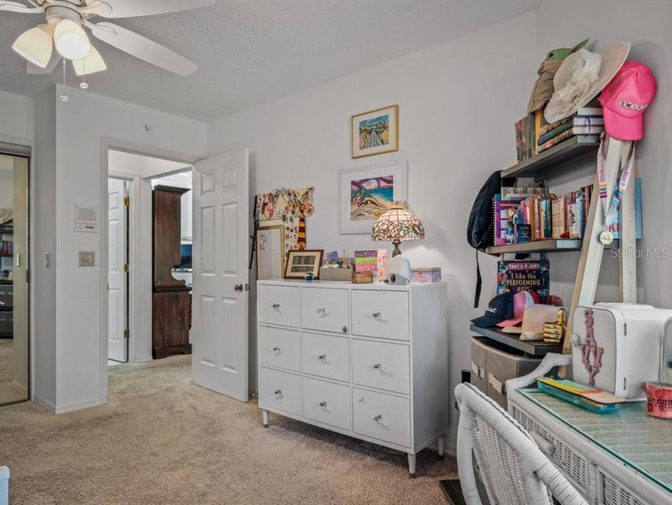 Active With Contract: $410,000 (2 beds, 2 baths, 2569 Square Feet)