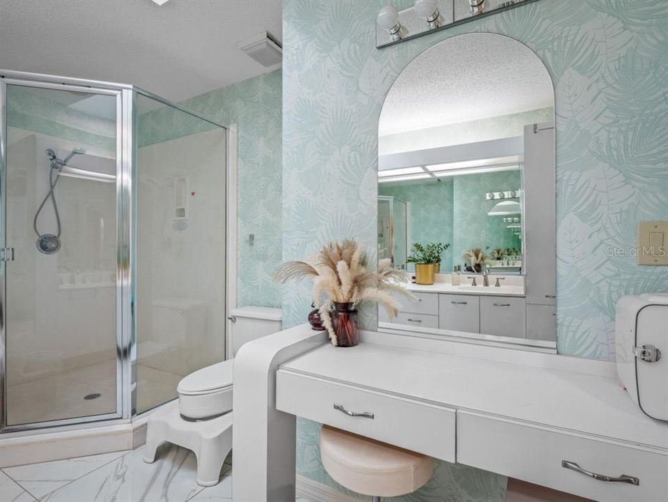 Active With Contract: $410,000 (2 beds, 2 baths, 2569 Square Feet)