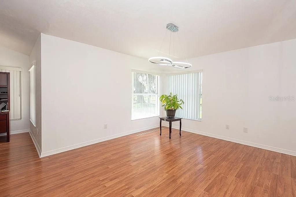 待售: $392,000 (3 贝兹, 2 浴室, 1903 平方英尺)