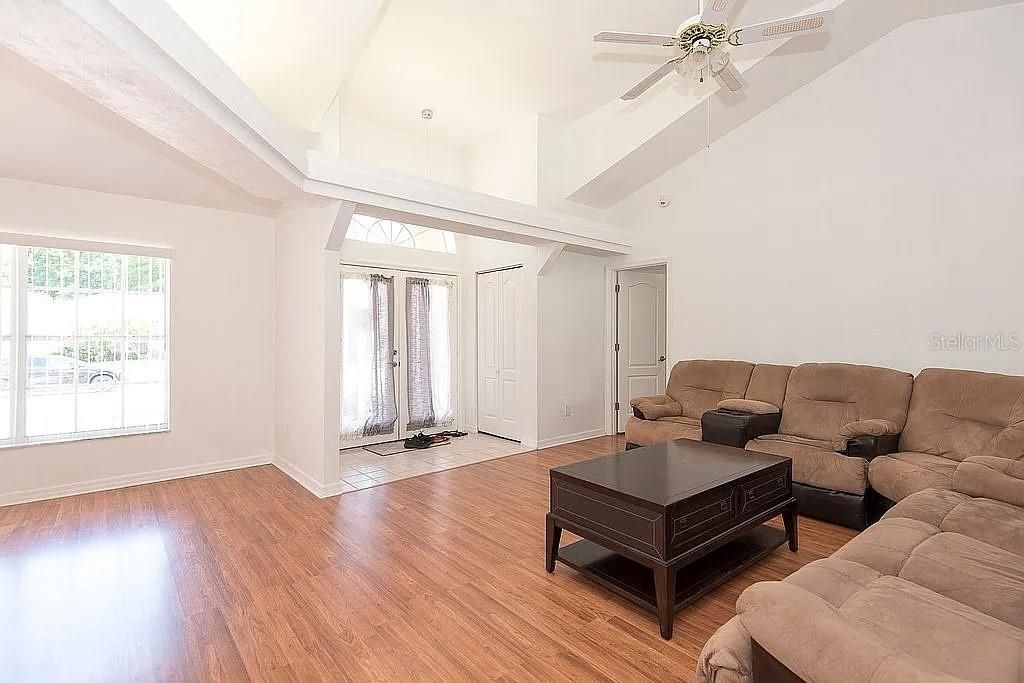 待售: $392,000 (3 贝兹, 2 浴室, 1903 平方英尺)