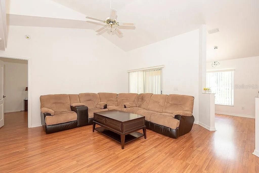 待售: $392,000 (3 贝兹, 2 浴室, 1903 平方英尺)