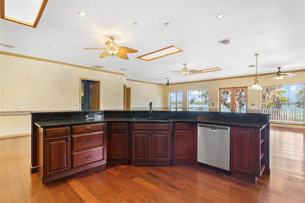 For Sale: $825,000 (5 beds, 4 baths, 4514 Square Feet)