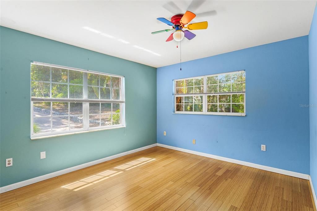 For Sale: $825,000 (5 beds, 4 baths, 4514 Square Feet)