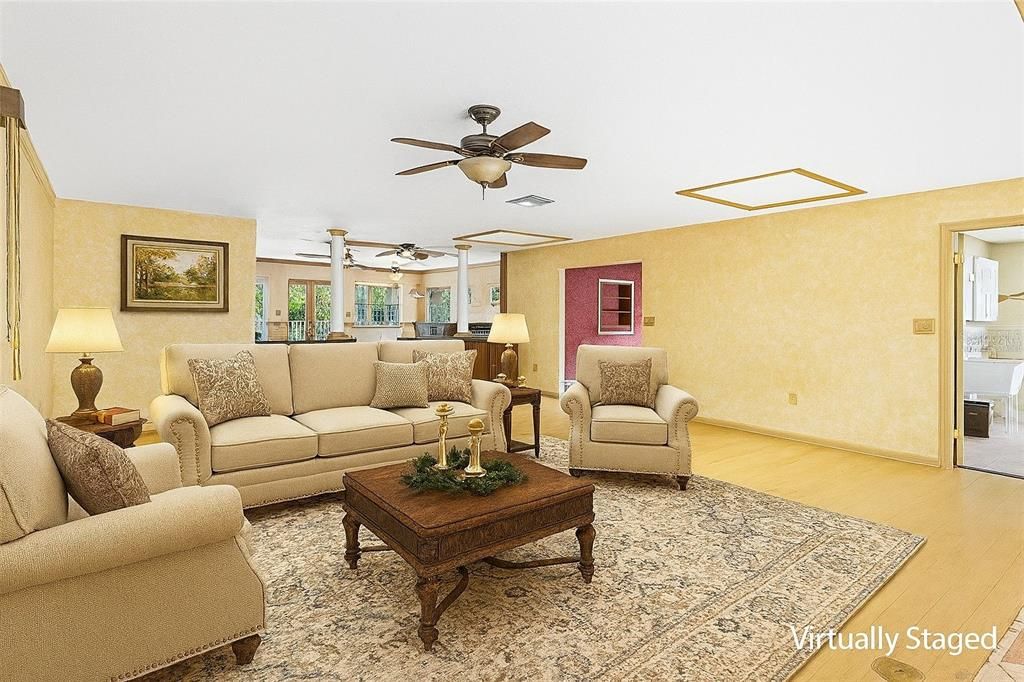 For Sale: $825,000 (5 beds, 4 baths, 4514 Square Feet)