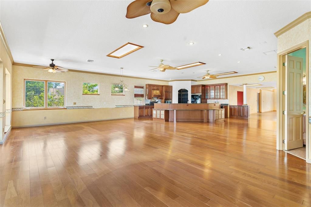 For Sale: $825,000 (5 beds, 4 baths, 4514 Square Feet)