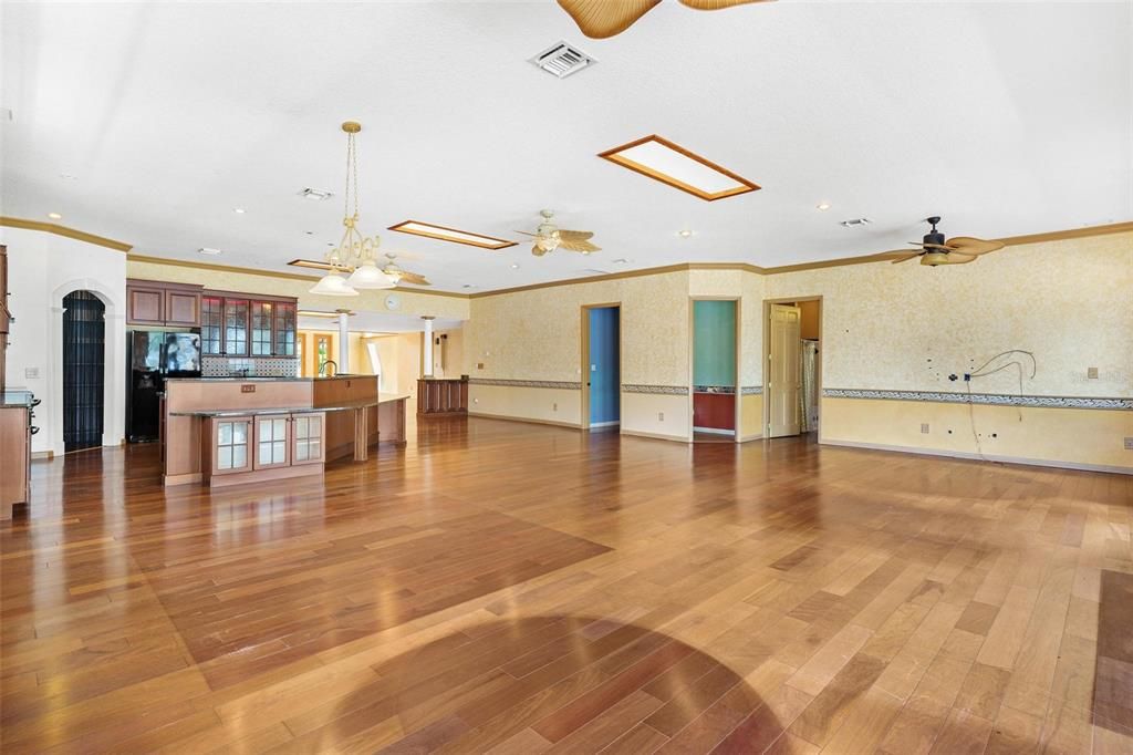 For Sale: $825,000 (5 beds, 4 baths, 4514 Square Feet)