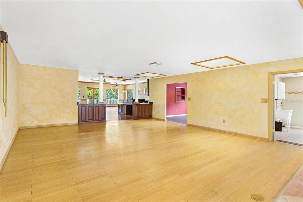 For Sale: $825,000 (5 beds, 4 baths, 4514 Square Feet)