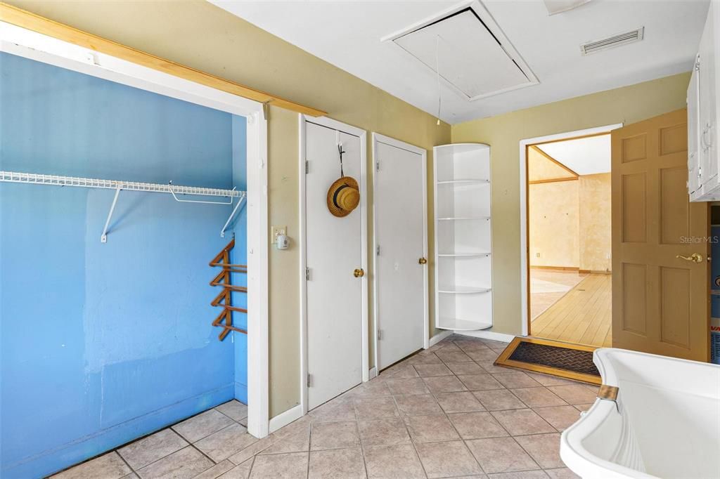 For Sale: $825,000 (5 beds, 4 baths, 4514 Square Feet)