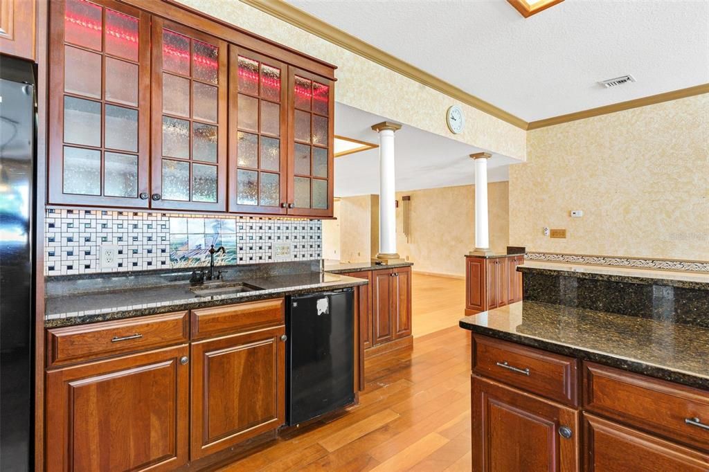 For Sale: $825,000 (5 beds, 4 baths, 4514 Square Feet)