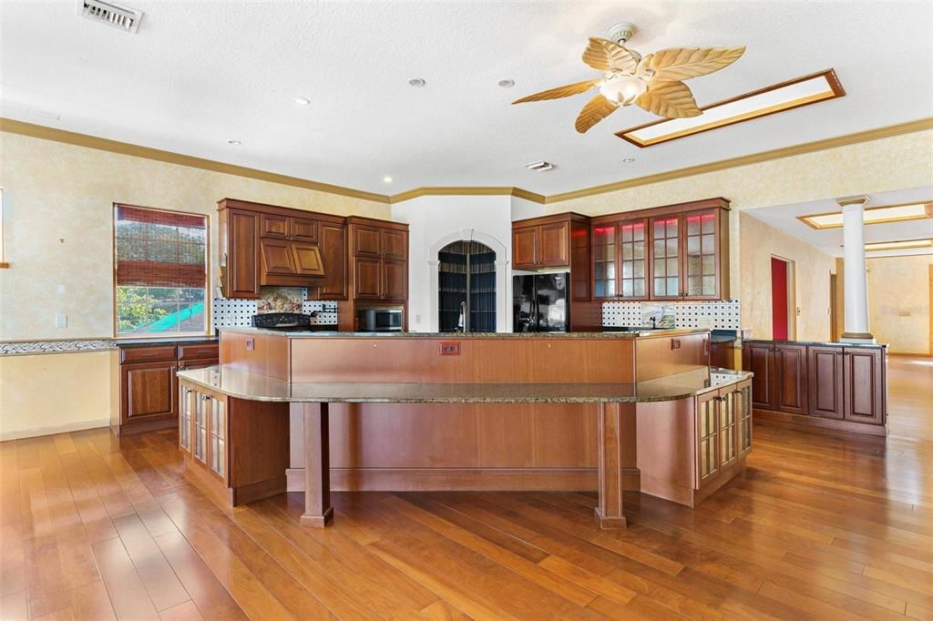 For Sale: $825,000 (5 beds, 4 baths, 4514 Square Feet)