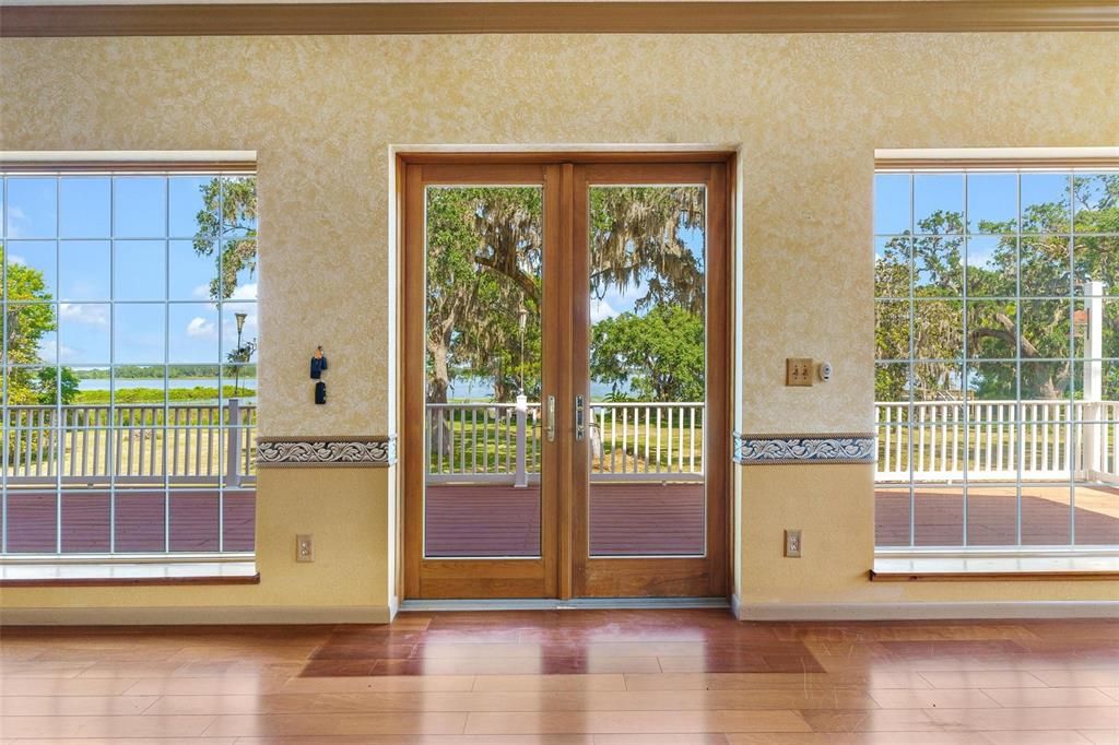 For Sale: $825,000 (5 beds, 4 baths, 4514 Square Feet)