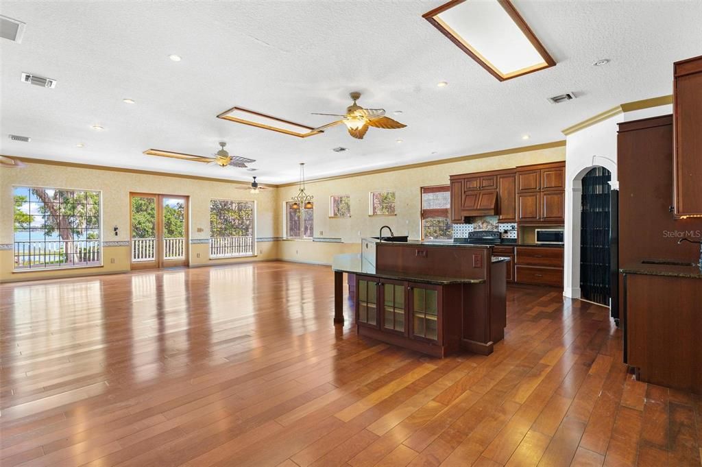 For Sale: $825,000 (5 beds, 4 baths, 4514 Square Feet)