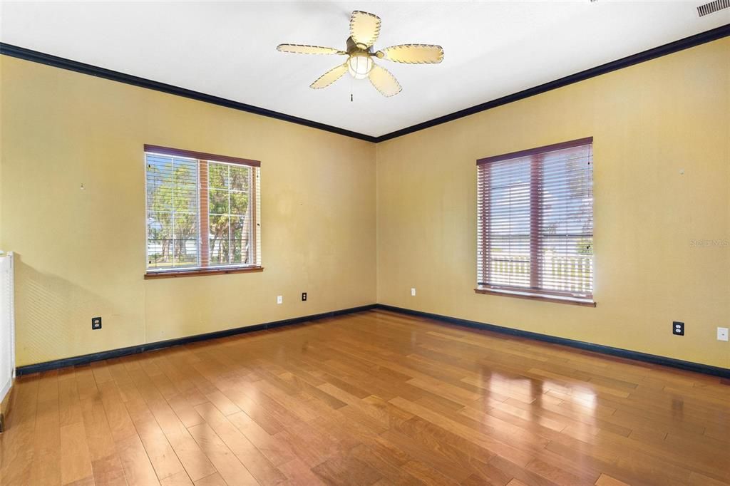 For Sale: $825,000 (5 beds, 4 baths, 4514 Square Feet)