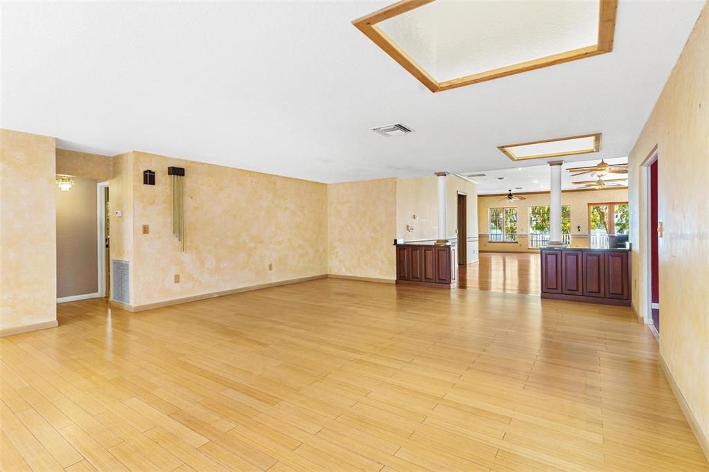 For Sale: $825,000 (5 beds, 4 baths, 4514 Square Feet)