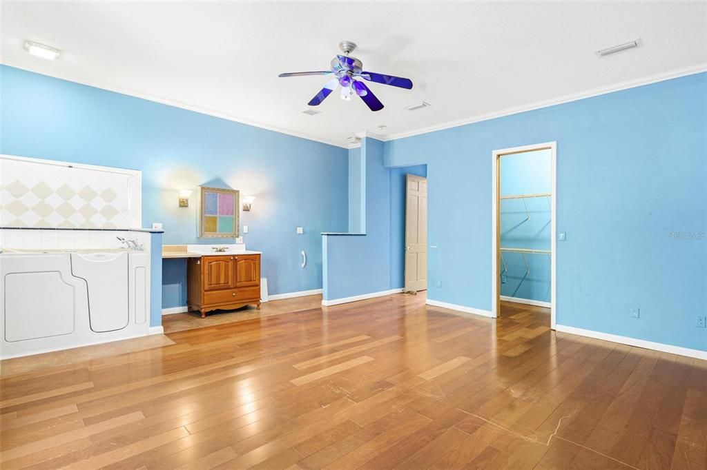 For Sale: $825,000 (5 beds, 4 baths, 4514 Square Feet)