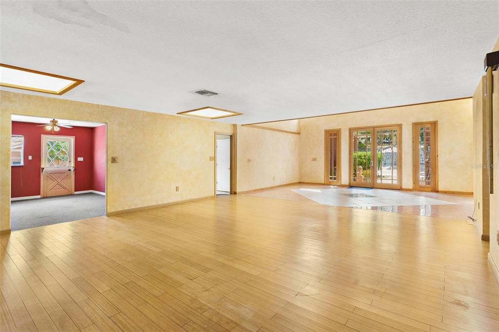 For Sale: $825,000 (5 beds, 4 baths, 4514 Square Feet)