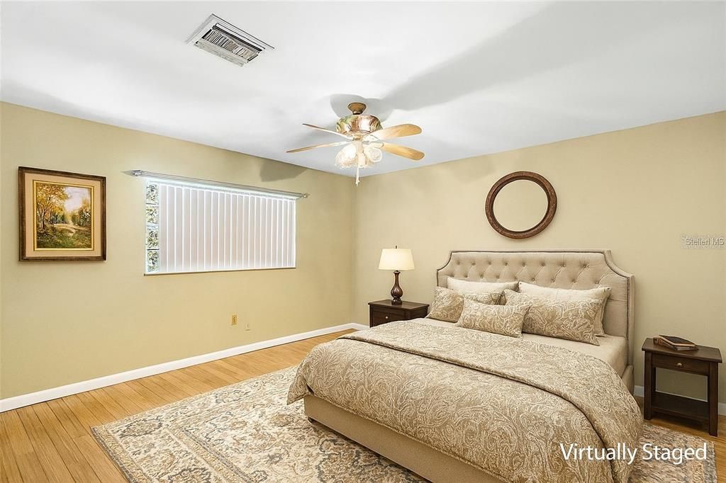 For Sale: $825,000 (5 beds, 4 baths, 4514 Square Feet)