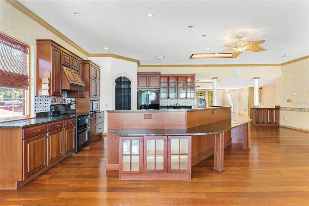 For Sale: $825,000 (5 beds, 4 baths, 4514 Square Feet)