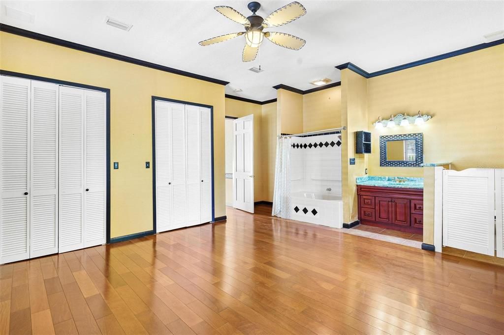 For Sale: $825,000 (5 beds, 4 baths, 4514 Square Feet)