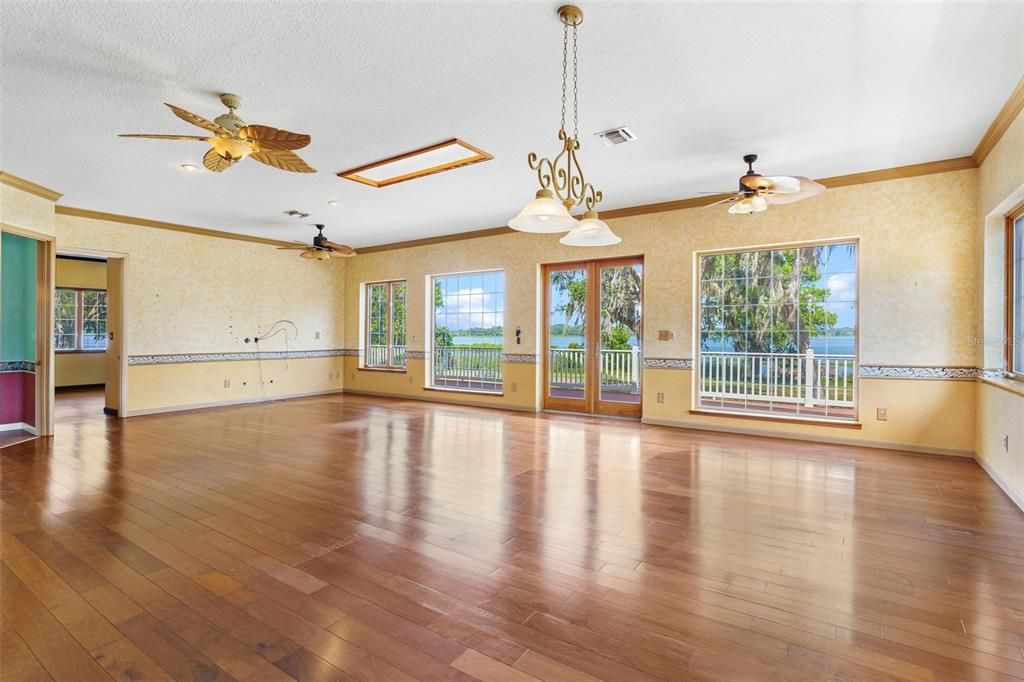 For Sale: $825,000 (5 beds, 4 baths, 4514 Square Feet)