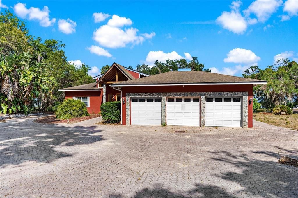 For Sale: $825,000 (5 beds, 4 baths, 4514 Square Feet)