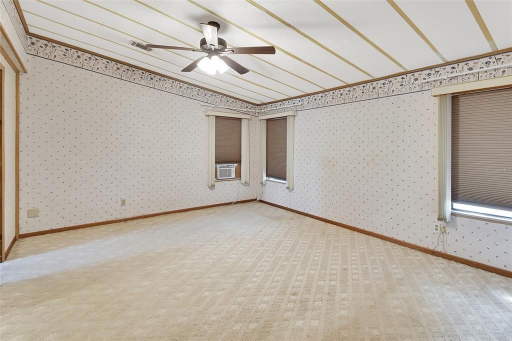 Active With Contract: $140,000 (3 beds, 2 baths, 1792 Square Feet)