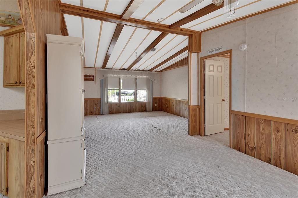 Active With Contract: $140,000 (3 beds, 2 baths, 1792 Square Feet)