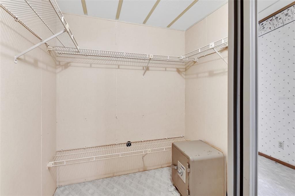 Active With Contract: $140,000 (3 beds, 2 baths, 1792 Square Feet)