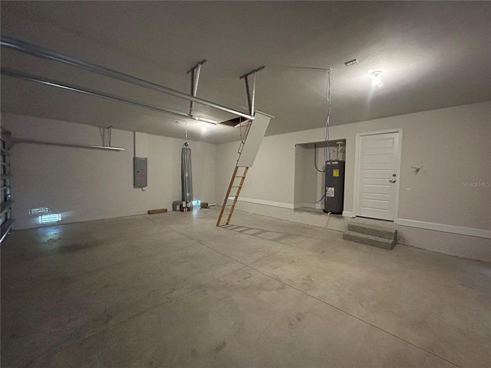 Под контрактом: $408,100 (4 спален, 3 ванн, 2265 Квадратных фут)