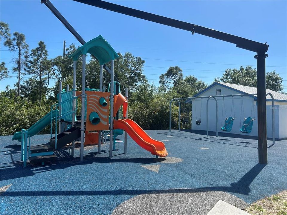 Под контрактом: $408,100 (4 спален, 3 ванн, 2265 Квадратных фут)