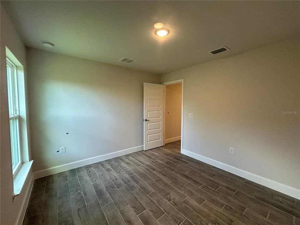 Под контрактом: $408,100 (4 спален, 3 ванн, 2265 Квадратных фут)