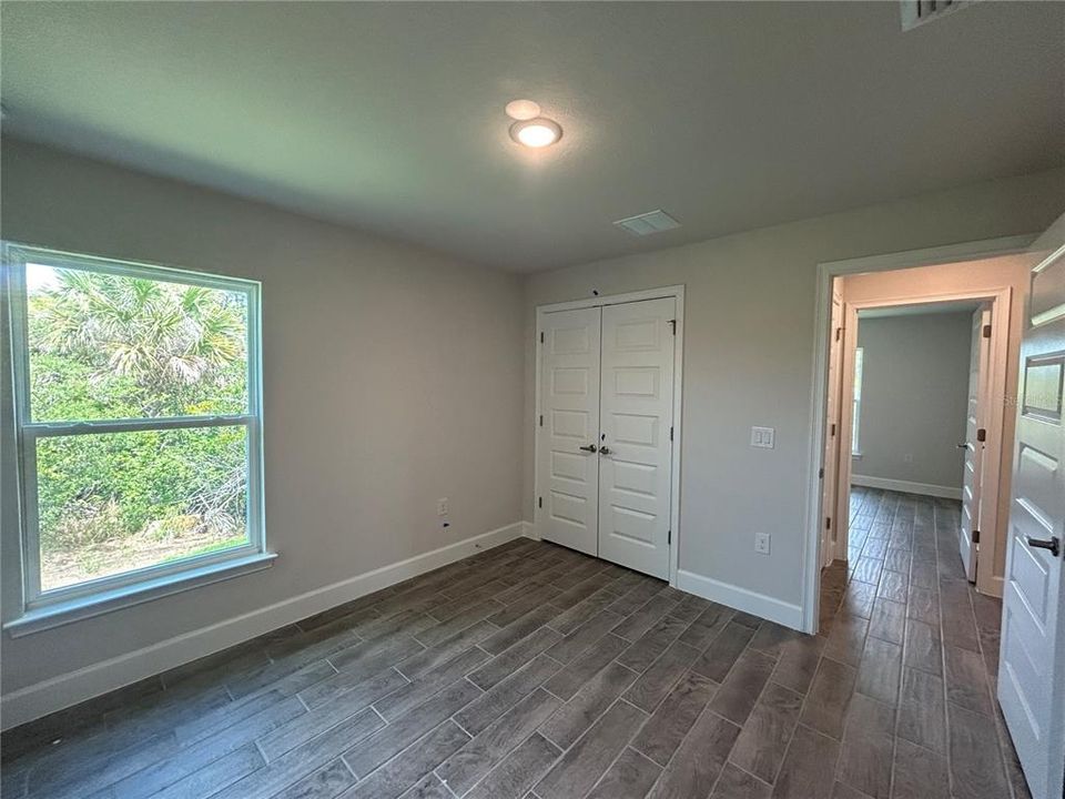 Под контрактом: $408,100 (4 спален, 3 ванн, 2265 Квадратных фут)