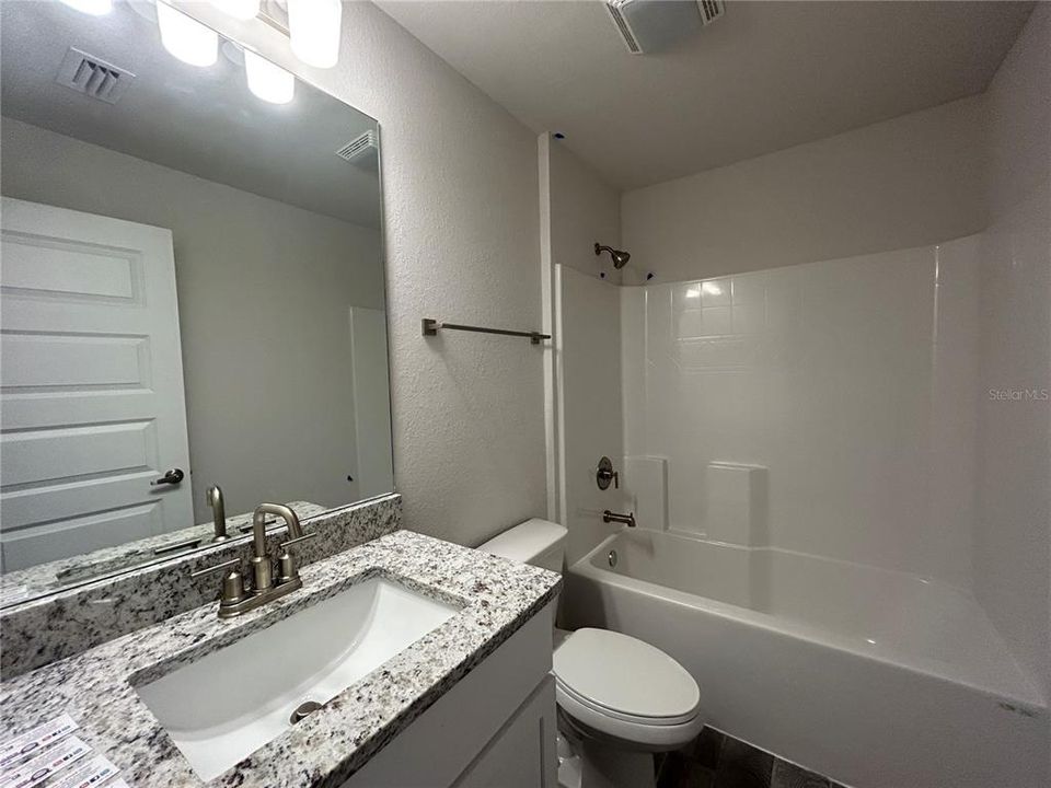 Под контрактом: $408,100 (4 спален, 3 ванн, 2265 Квадратных фут)