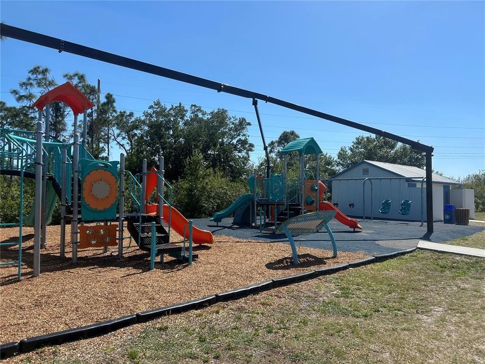 Под контрактом: $408,100 (4 спален, 3 ванн, 2265 Квадратных фут)