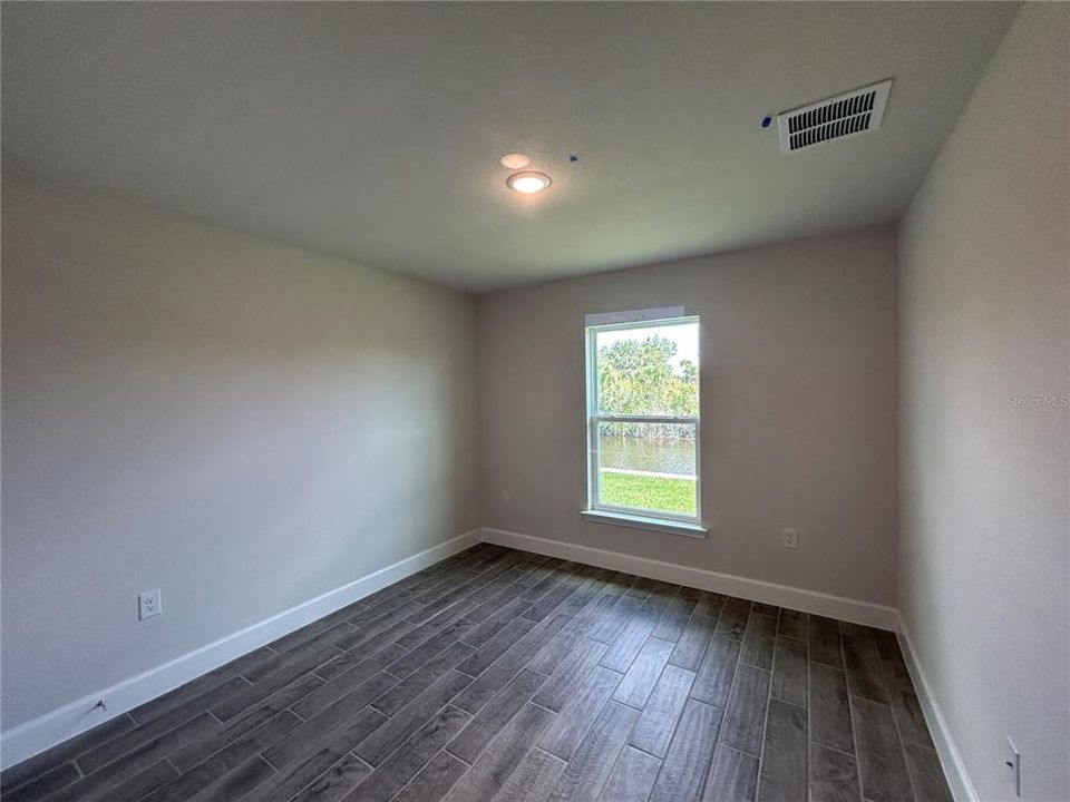 Под контрактом: $408,100 (4 спален, 3 ванн, 2265 Квадратных фут)