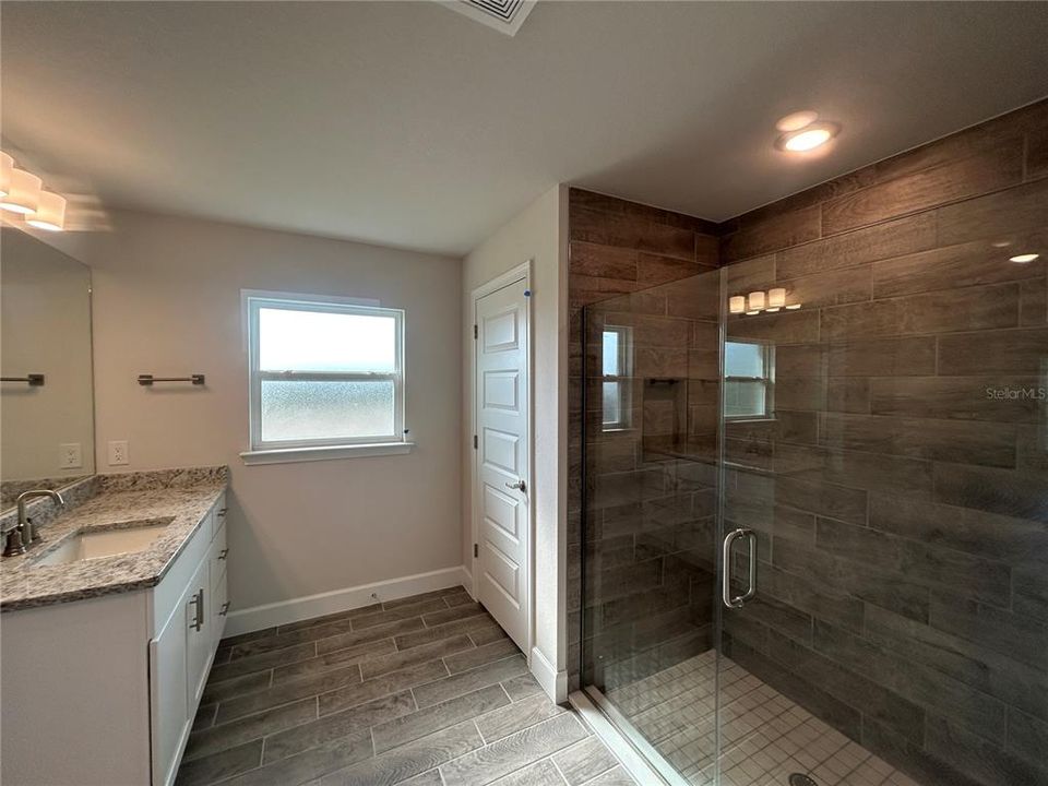 Под контрактом: $408,100 (4 спален, 3 ванн, 2265 Квадратных фут)