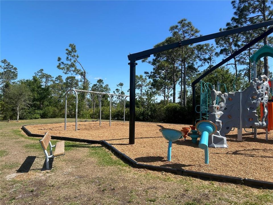 Под контрактом: $408,100 (4 спален, 3 ванн, 2265 Квадратных фут)