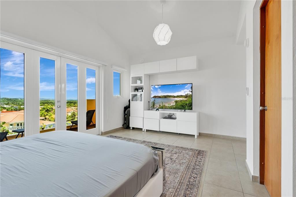 For Sale: $1,190,000 (4 beds, 3 baths, 2762 Square Feet)